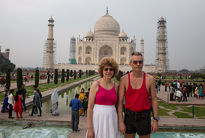 Yvonne & Dirk with Taj Mahal